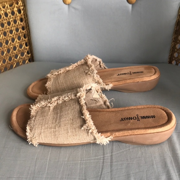 Minnetonka Samara natural linen slip on fringe casual beachy coastal sandals 9W - Picture 1 of 12